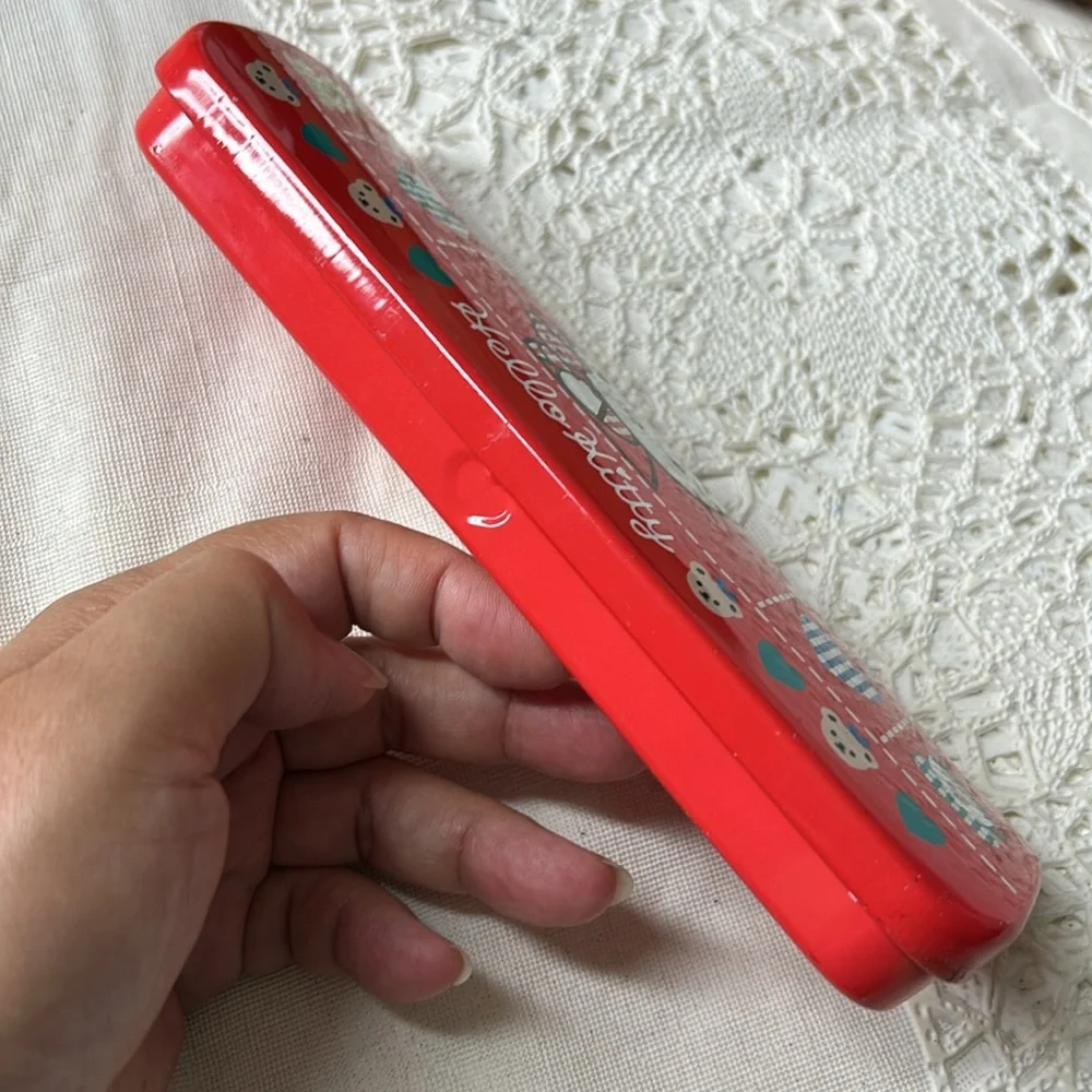 🖤1994 Hello Kitty Metal Pencil Case by Sanrio - Picture 2 of 16
